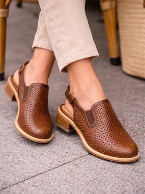 Tanguis Perforated Leather Slingback Flats Brown – Women’s Size 6 – Breathable